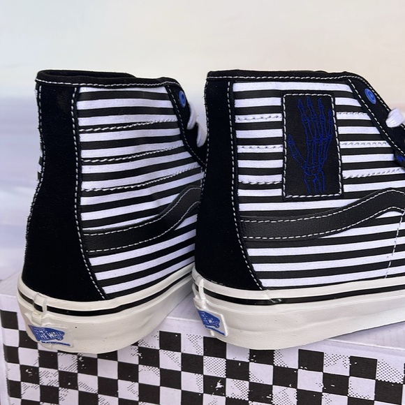 Vans Men’s Skate Sk8-Hi D
Breana Geering Black/White
VN0A5KYBBA2
Sneakers - Picture 15 of 16